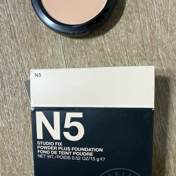 UNUSED MAC Cosmetics N5 Powder Foundation - Creamy Tan - Picture 5 of 6